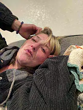 2brokegirlz online show from September 2025 09:09:01 AM