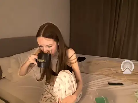 Snapshot of Aliniasky chatting on September 2025 08:24:01 PM Aliniasky online show from September 2025 08:24:01 PM