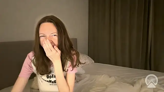 Snapshot of Aliniasky chatting on October 2025 08:53:02 PM Aliniasky online show from October 2025 08:53:02 PM