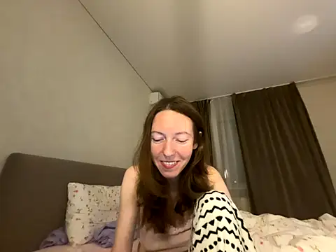 Snapshot of Aliniasky chatting on November 2025 07:25:01 PM Aliniasky online show from November 2025 07:25:01 PM