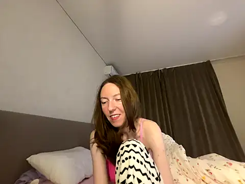 Snapshot of Aliniasky chatting on November 2025 09:57:02 PM Aliniasky online show from November 2025 09:57:02 PM