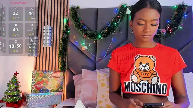 Kendallross28 online show from December 2025 03:32:02 PM