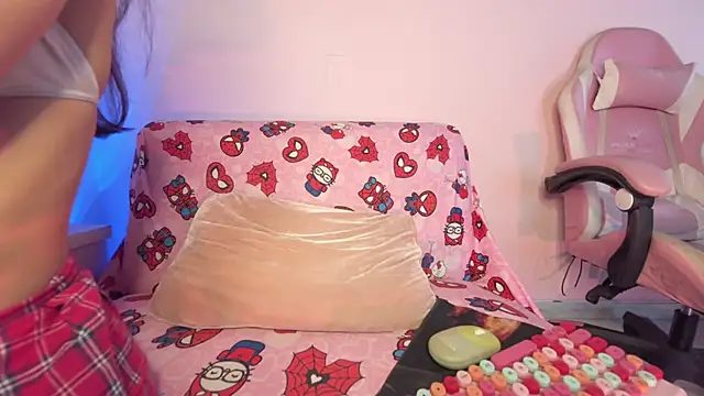 kitty-kryss online show from May 2026 02:34:01 PM