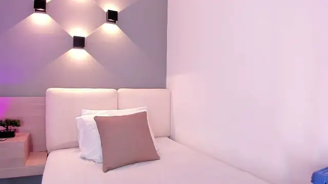 karol white  online show from May 2026 04:18:01 AM