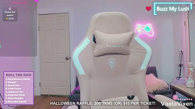 Snapshot of VaelaVixen chatting on October 2025 09:55:02 PM VaelaVixen online show from October 2025 09:55:02 PM