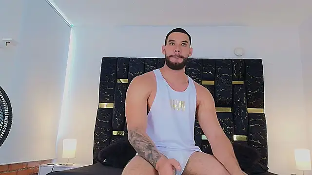 Snapshot of chris_blake__ chatting on March 2025 07:05:01 PM chris blake online show from March 2025 07:05:01 PM