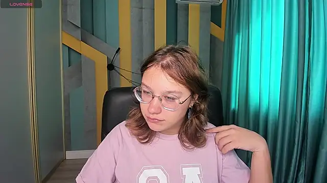 AngelinaLow online show from September 2025 11:21:02 AM