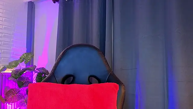 Snapshot of TiffanyWalk chatting on September 2025 11:43:01 AM TiffanyWalk online show from September 2025 11:43:01 AM