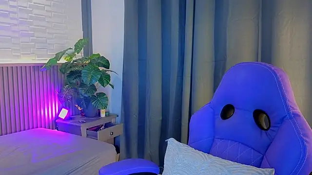 Snapshot of TiffanyWalk chatting on October 2025 10:47:02 AM TiffanyWalk online show from October 2025 10:47:02 AM