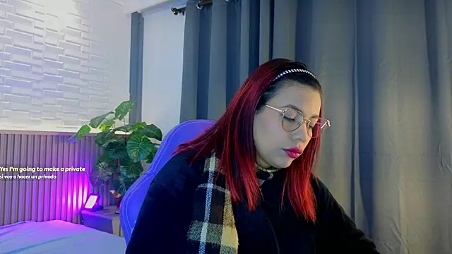 Snapshot of TiffanyWalk chatting on October 2025 10:58:02 AM TiffanyWalk online show from October 2025 10:58:02 AM