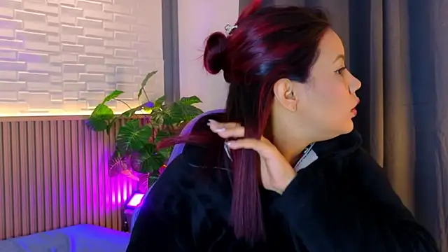 Snapshot of TiffanyWalk chatting on November 2025 10:58:02 AM TiffanyWalk online show from November 2025 10:58:02 AM