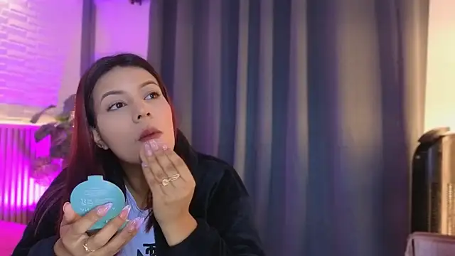 Snapshot of TiffanyWalk chatting on December 2025 10:41:02 AM TiffanyWalk online show from December 2025 10:41:02 AM