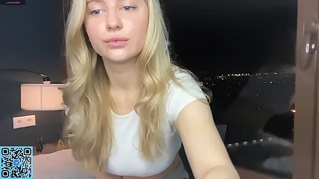 RadiantBliss online show from November 2025 07:05:01 PM