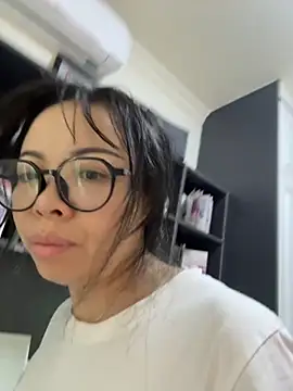 Snapshot of aa520uv chatting on September 2025 01:54:01 AM aa520uv online show from September 2025 01:54:01 AM