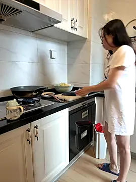 Snapshot of aa520uv chatting on October 2025 03:51:02 AM aa520uv online show from October 2025 03:51:02 AM