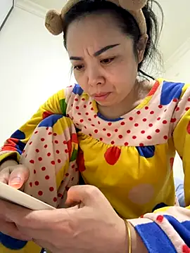 Snapshot of aa520uv chatting on November 2025 10:54:02 PM aa520uv online show from November 2025 10:54:02 PM