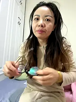 Snapshot of aa520uv chatting on December 2025 01:34:02 AM aa520uv online show from December 2025 01:34:02 AM