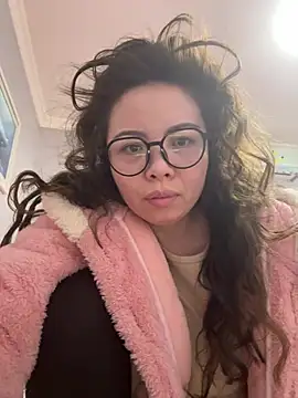 Snapshot of aa520uv chatting on February 2026 01:02:01 AM aa520uv online show from February 2026 01:02:01 AM