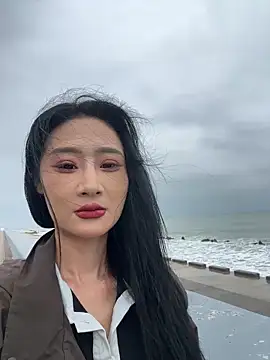 Snapshot of linger-23 chatting on October 2025 06:13:01 AM linger-23 online show from October 2025 06:13:01 AM