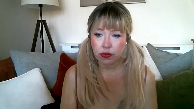 MissHoneyPenny online show from April 2026 09:21:02 AM