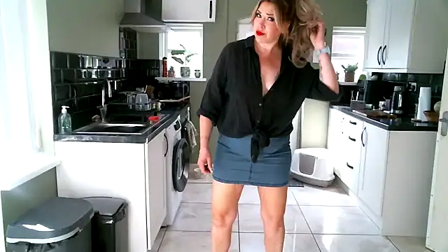 MissHoneyPenny online show from August 2026 09:15:02 AM