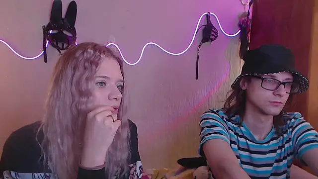 Snapshot of Your_Horny_Friends chatting on March 2025 11:42:01 AM Your Horny Friends online show from March 2025 11:42:01 AM