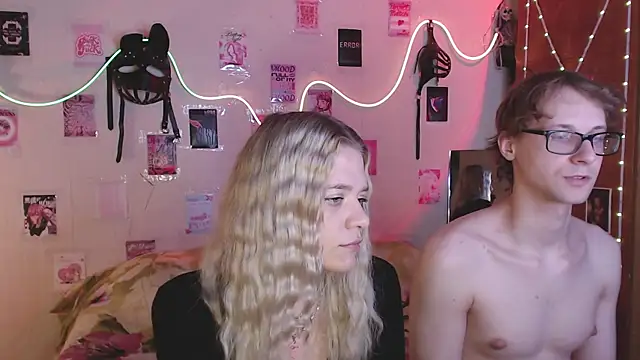 Snapshot of Your_Horny_Friends chatting on September 2025 01:01:01 PM Your Horny Friends online show from September 2025 01:01:01 PM