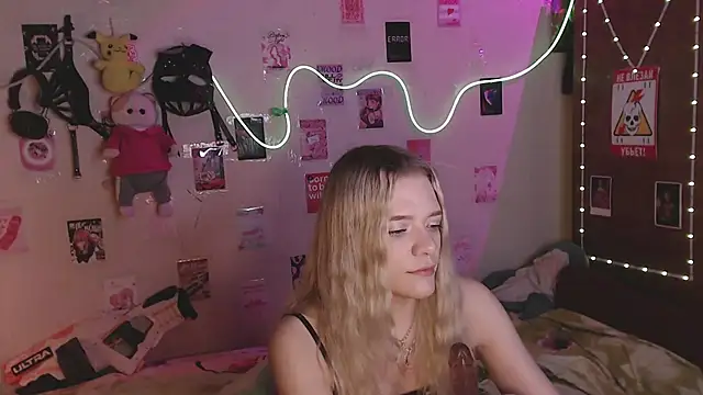 Snapshot of Your_Horny_Friends chatting on November 2025 02:29:02 PM Your Horny Friends online show from November 2025 02:29:02 PM