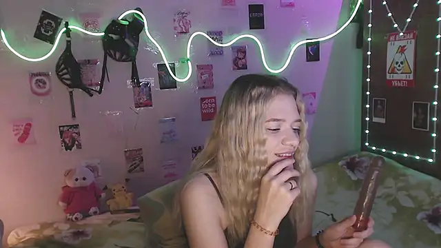 Snapshot of Your_Horny_Friends chatting on November 2025 01:21:02 PM Your Horny Friends online show from November 2025 01:21:02 PM