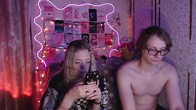 Snapshot of Your_Horny_Friends chatting on November 2025 03:22:01 PM Your Horny Friends online show from November 2025 03:22:01 PM