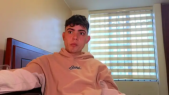 Snapshot of lukeboyce33 chatting on September 2025 10:21:02 PM lukeboyce33 online show from September 2025 10:21:02 PM