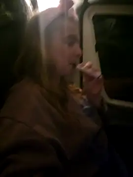 Snapshot of Amesthyst_destiny chatting on October 2025 11:35:01 PM Amesthyst destiny online show from October 2025 11:35:01 PM