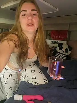 Snapshot of Amesthyst_destiny chatting on October 2025 10:21:02 PM Amesthyst destiny online show from October 2025 10:21:02 PM