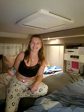 Snapshot of Amesthyst_destiny chatting on October 2025 11:39:02 PM Amesthyst destiny online show from October 2025 11:39:02 PM