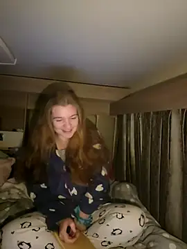 Snapshot of Amesthyst_destiny chatting on December 2025 03:12:02 AM Amesthyst destiny online show from December 2025 03:12:02 AM