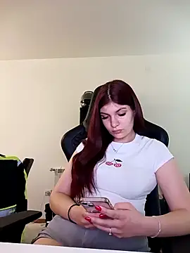 MeCherryy online show from April 2026 12:36:01 PM