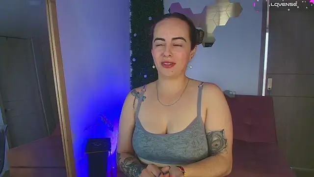 Snapshot of Sairy_ chatting on April 2026 04:12:02 PM Sairy online show from April 2026 04:12:02 PM