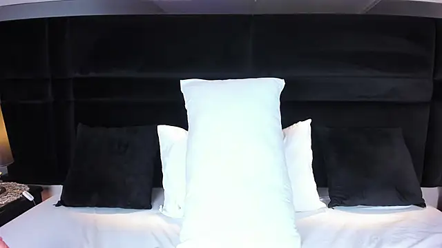 Snapshot of LauraCarther chatting on December 2025 05:40:02 PM LauraCarther online show from December 2025 05:40:02 PM