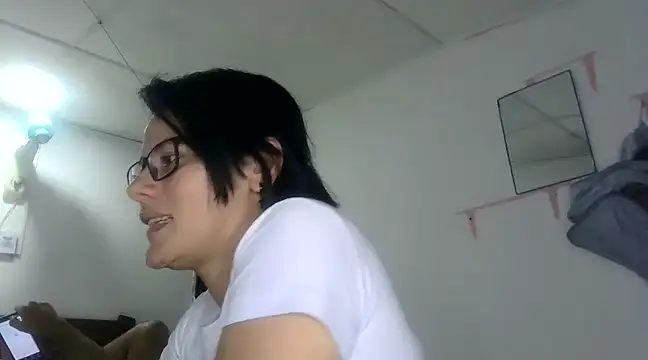 Snapshot of ClinkingTwirp chatting on March 2025 12:15:01 AM ClinkingTwirp online show from March 2025 12:15:01 AM