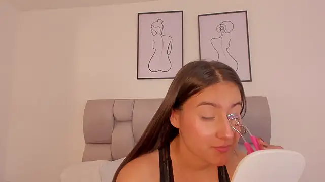 Hanna Evans   online show from September 2025 12:28:02 PM