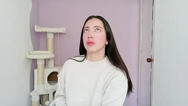 Snapshot of Rebbecawhite_meow chatting on February 2026 04:43:02 PM Rebbecawhite meow online show from February 2026 04:43:02 PM