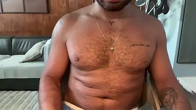 Snapshot of TopRaw3 chatting on September 2025 01:35:01 PM TopRaw3 online show from September 2025 01:35:01 PM