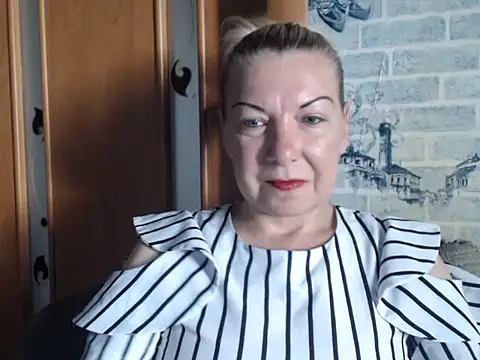Lillia Ray online show from June 2026 12:22:01 PM
