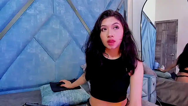 Snapshot of LauryAndNarem69 chatting on October 2025 06:56:01 AM LauryAndNarem69 online show from October 2025 06:56:01 AM