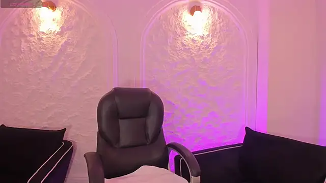 CandaseRussell online show from December 2025 01:10:01 AM