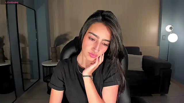 Snapshot of LarisaSmirnov chatting on September 2025 04:25:01 AM LarisaSmirnov online show from September 2025 04:25:01 AM