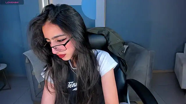 Snapshot of LarisaSmirnov chatting on October 2025 04:29:01 AM LarisaSmirnov online show from October 2025 04:29:01 AM