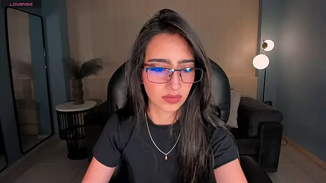 Snapshot of LarisaSmirnov chatting on October 2025 05:10:02 AM LarisaSmirnov online show from October 2025 05:10:02 AM