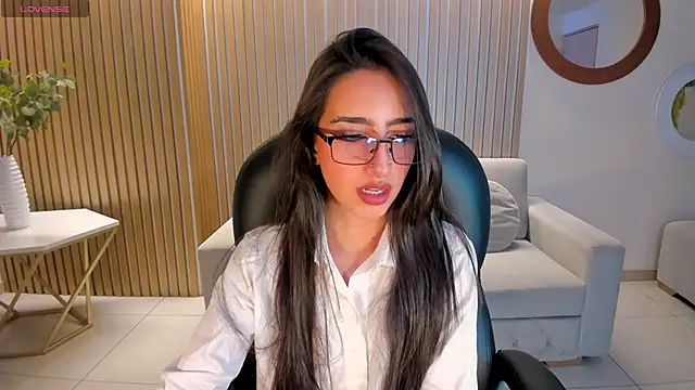 Snapshot of LarisaSmirnov chatting on October 2025 04:02:01 AM LarisaSmirnov online show from October 2025 04:02:01 AM