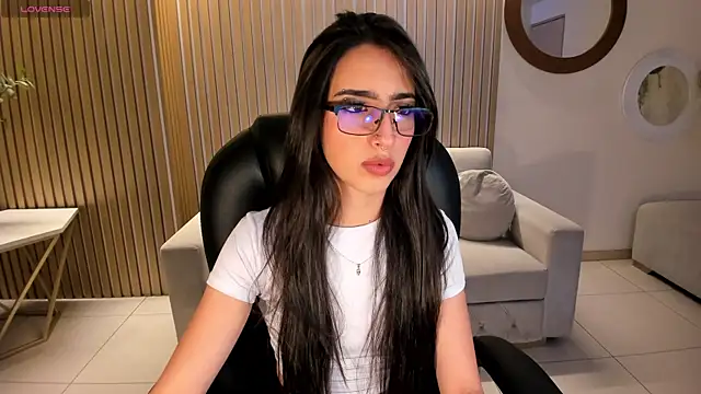 Snapshot of LarisaSmirnov chatting on October 2025 04:34:02 AM LarisaSmirnov online show from October 2025 04:34:02 AM